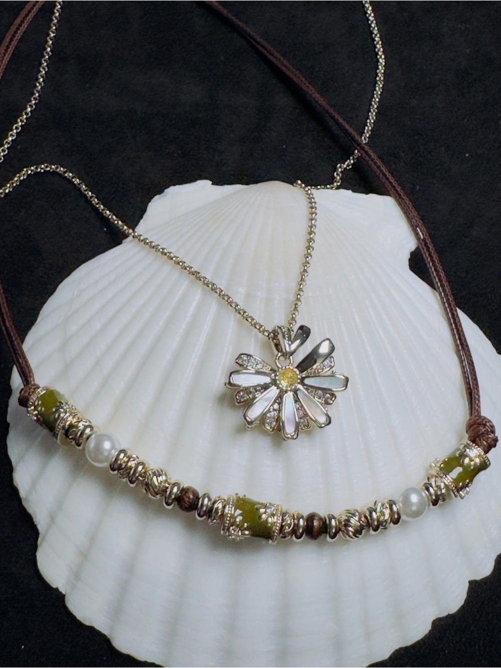 Mother-of-Pearl Daisy Set Hand-Woven Gold Plated 2pcs